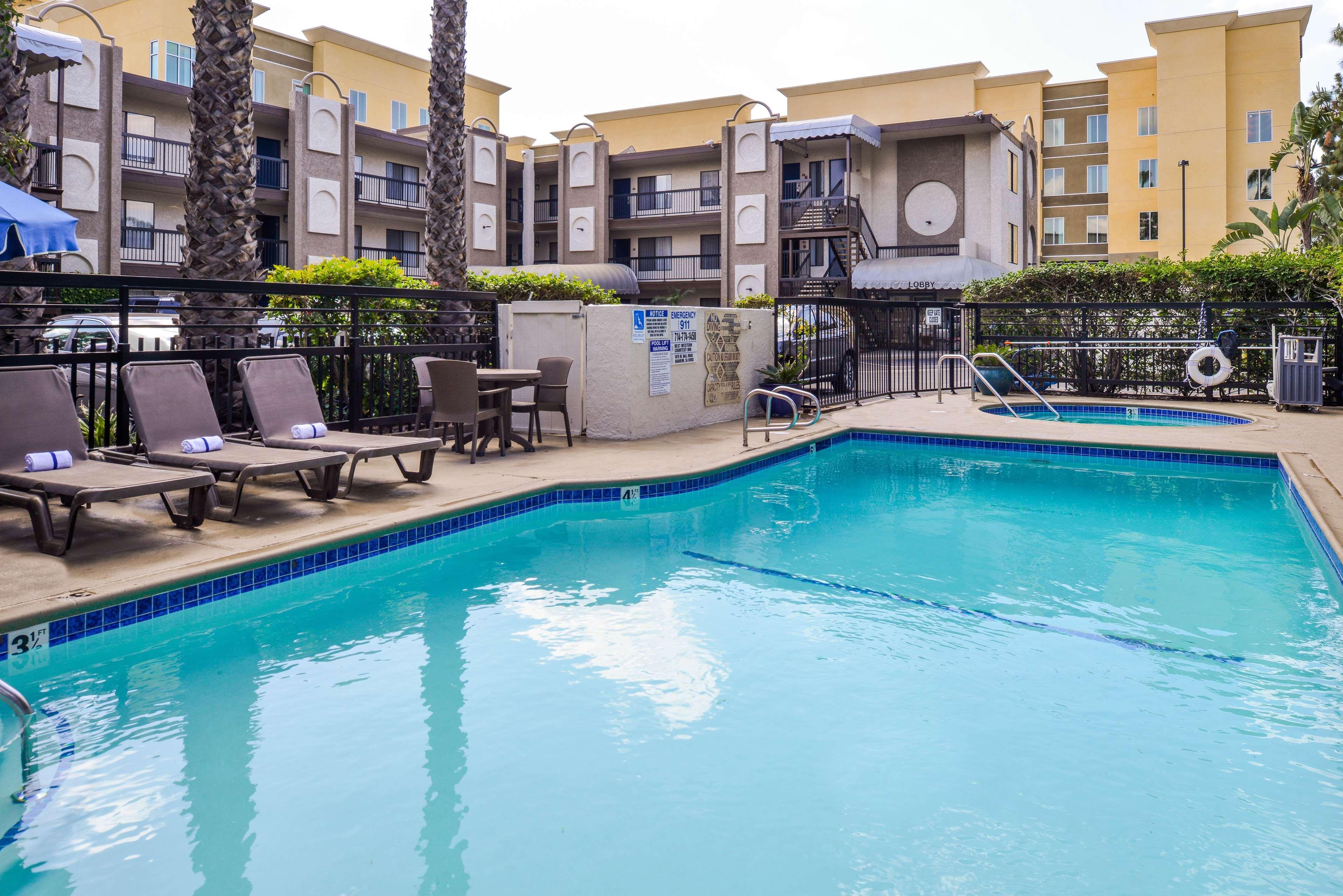 Best Western Courtesy Inn Hotel - Anaheim Resort At The Park Εξωτερικό φωτογραφία