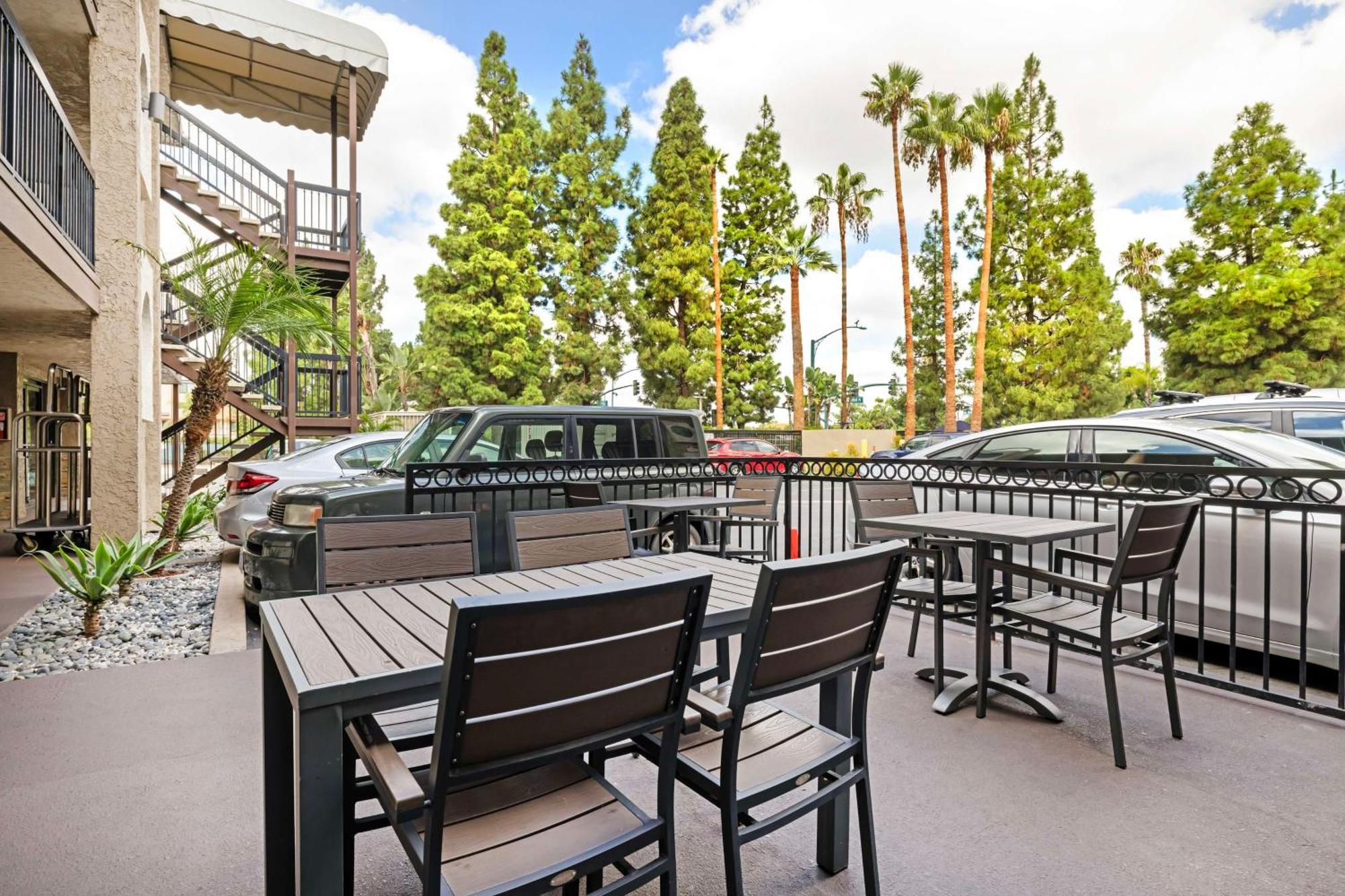 Best Western Courtesy Inn Hotel - Anaheim Resort At The Park Εξωτερικό φωτογραφία